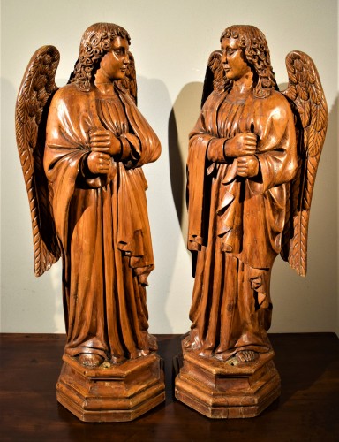 Paire de grands Anges en bois de tilleul - Sculpture Style Louis XVI